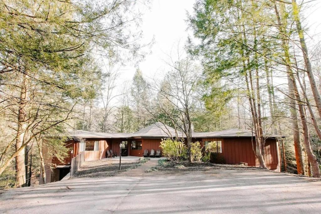 Cabin With Treehouse Views, 3 King Beds, 4 Bunks, And Large Hot Tub! Gatlinburg Ngoại thất bức ảnh