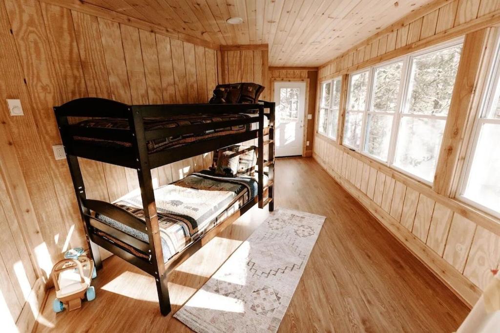 Cabin With Treehouse Views, 3 King Beds, 4 Bunks, And Large Hot Tub! Gatlinburg Ngoại thất bức ảnh