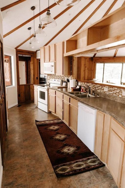 Cabin With Treehouse Views, 3 King Beds, 4 Bunks, And Large Hot Tub! Gatlinburg Ngoại thất bức ảnh