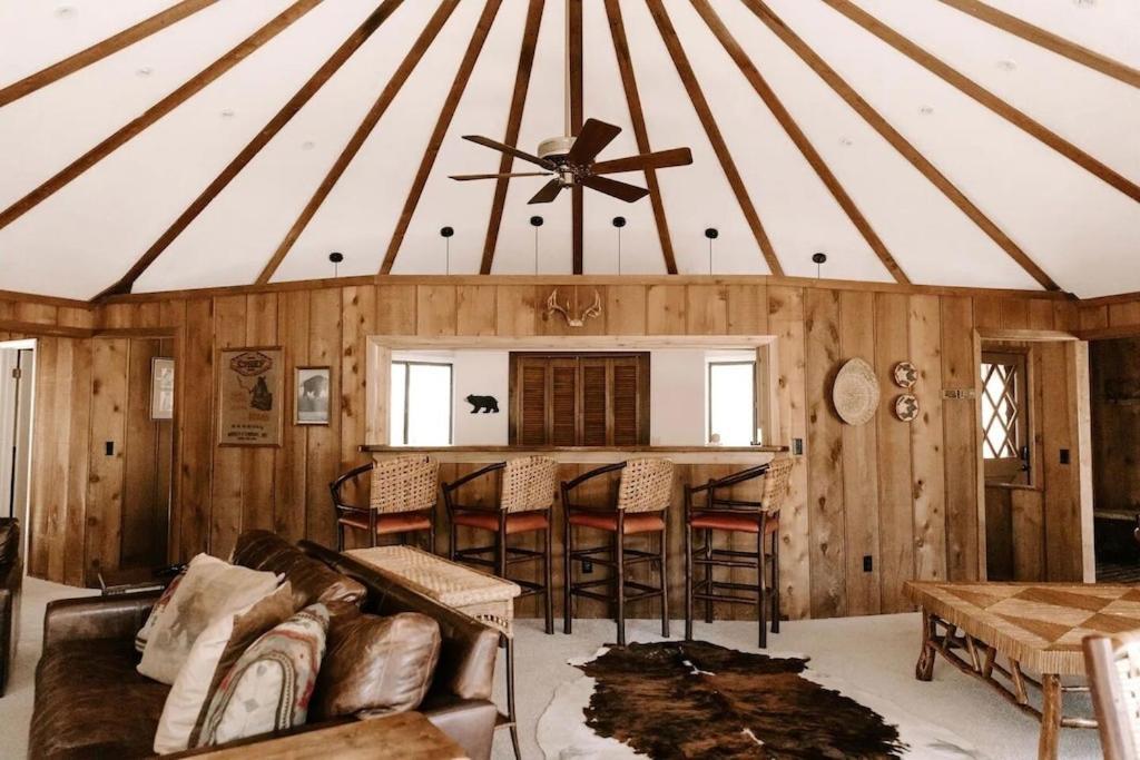 Cabin With Treehouse Views, 3 King Beds, 4 Bunks, And Large Hot Tub! Gatlinburg Ngoại thất bức ảnh