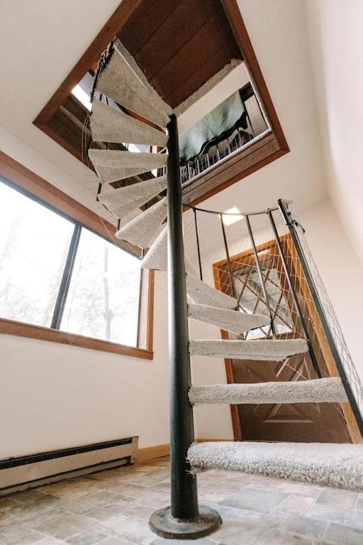 Cabin With Treehouse Views, 3 King Beds, 4 Bunks, And Large Hot Tub! Gatlinburg Ngoại thất bức ảnh