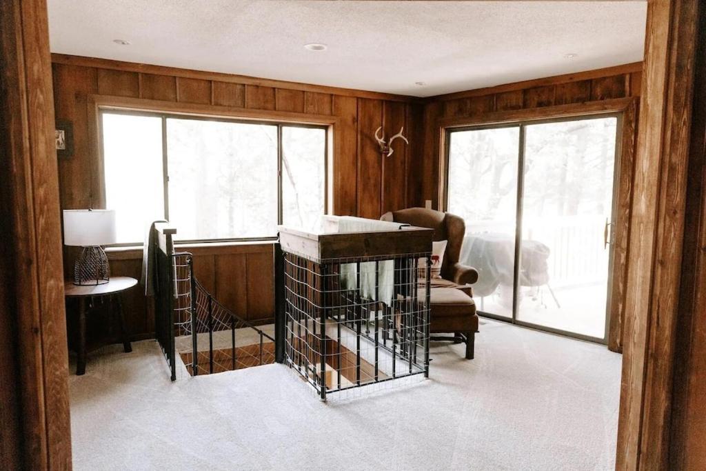 Cabin With Treehouse Views, 3 King Beds, 4 Bunks, And Large Hot Tub! Gatlinburg Ngoại thất bức ảnh